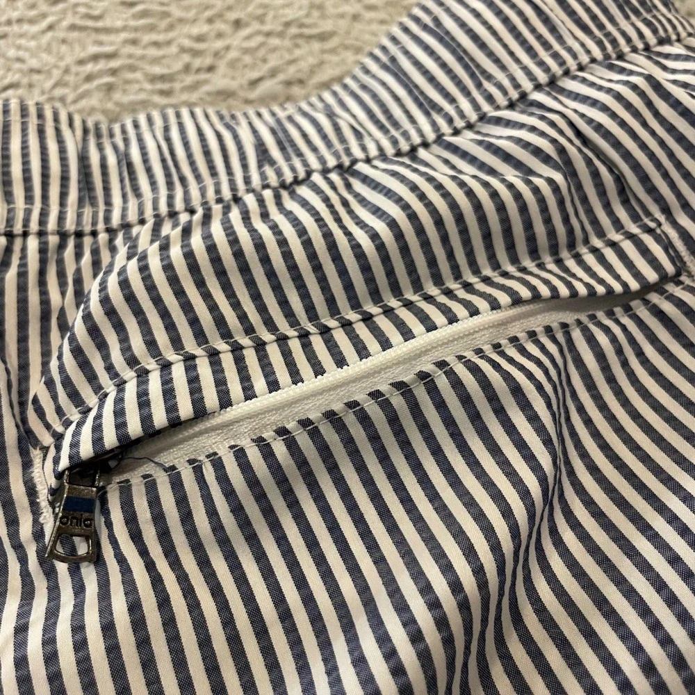 Onia Charles Seersucker Swim Trunks Mens Larged Blue White Striped Mesh Lined